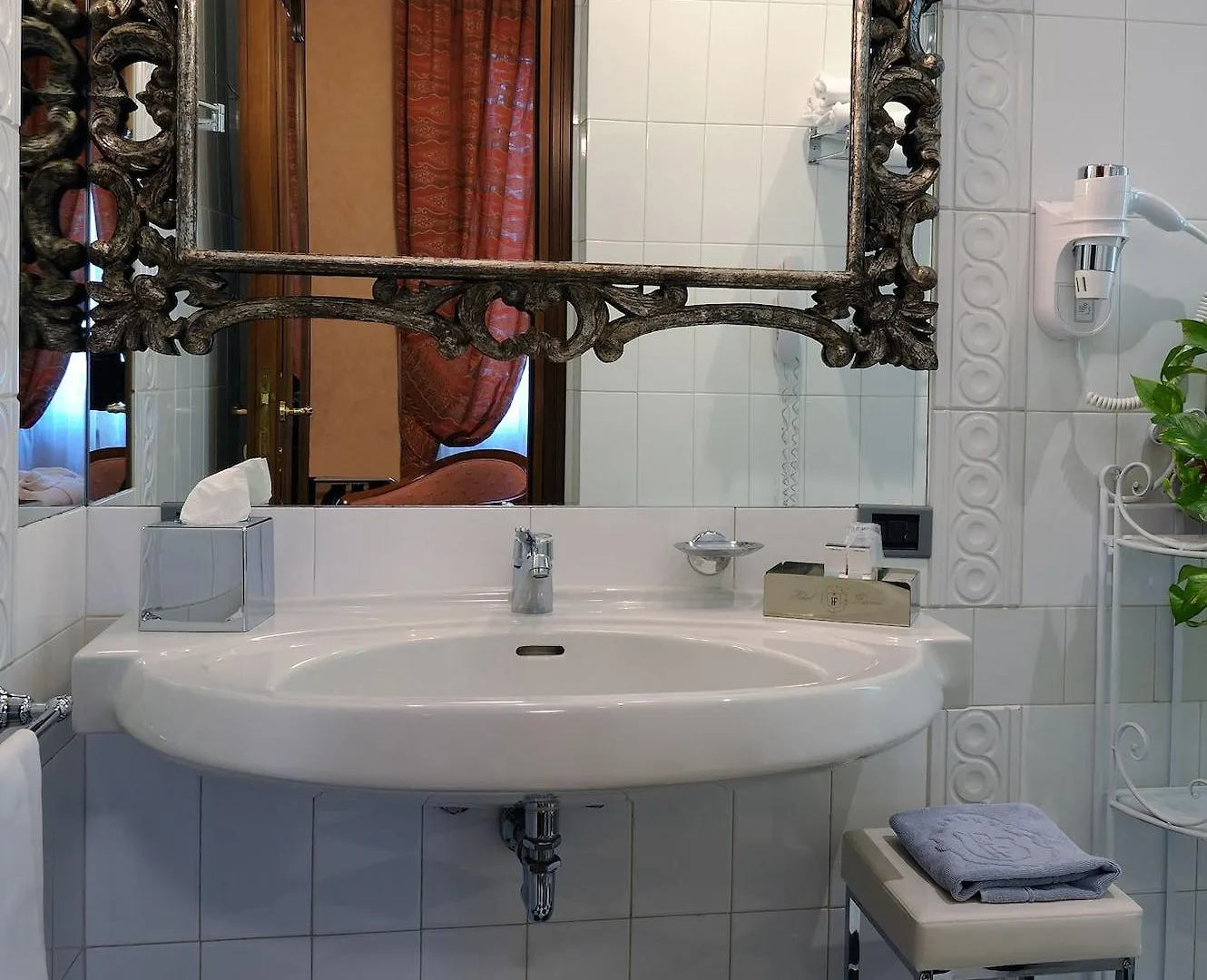 Hotel Farnese Rome 4*,
